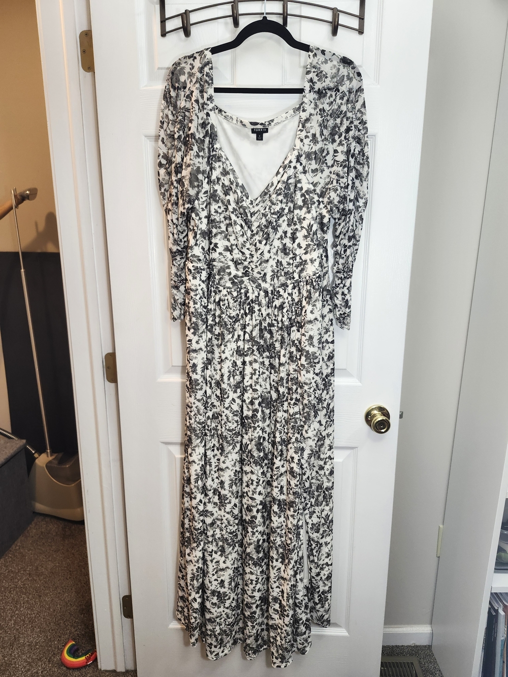 Torrid Black & White Floral Wrap Maxi Dress, Torrid 3 = 3X